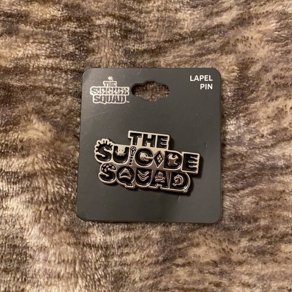 ❣️DC Comics‎ The Suicide Squad Logo Enamel Pin - BoxLunch Exclusive❣️ - Picture 3 of 4